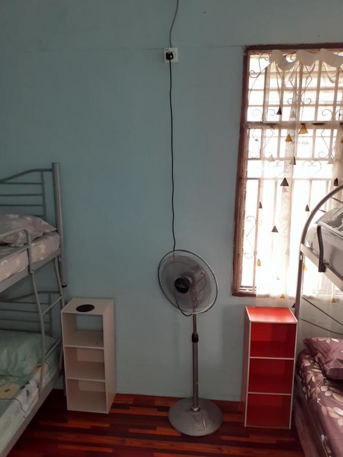 Homestay Idaman Tun Hussein - Harga Untuk 1 Rumah ,1 Bilik ,1 Bilik Air 4 Single Bed - Not Sharing Perai Extérieur photo